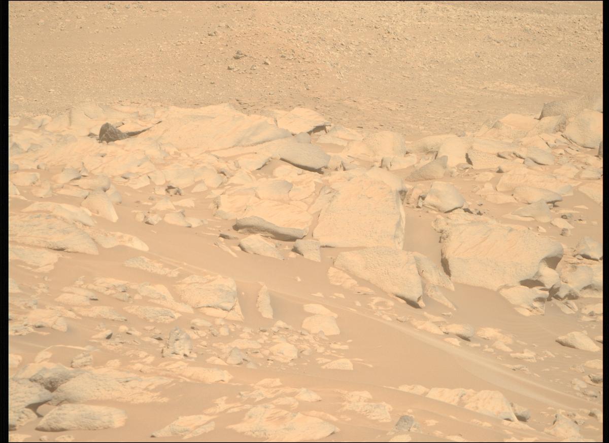 This image was taken by MCZ_RIGHT onboard NASA's Mars rover Perseverance on Sol 1058