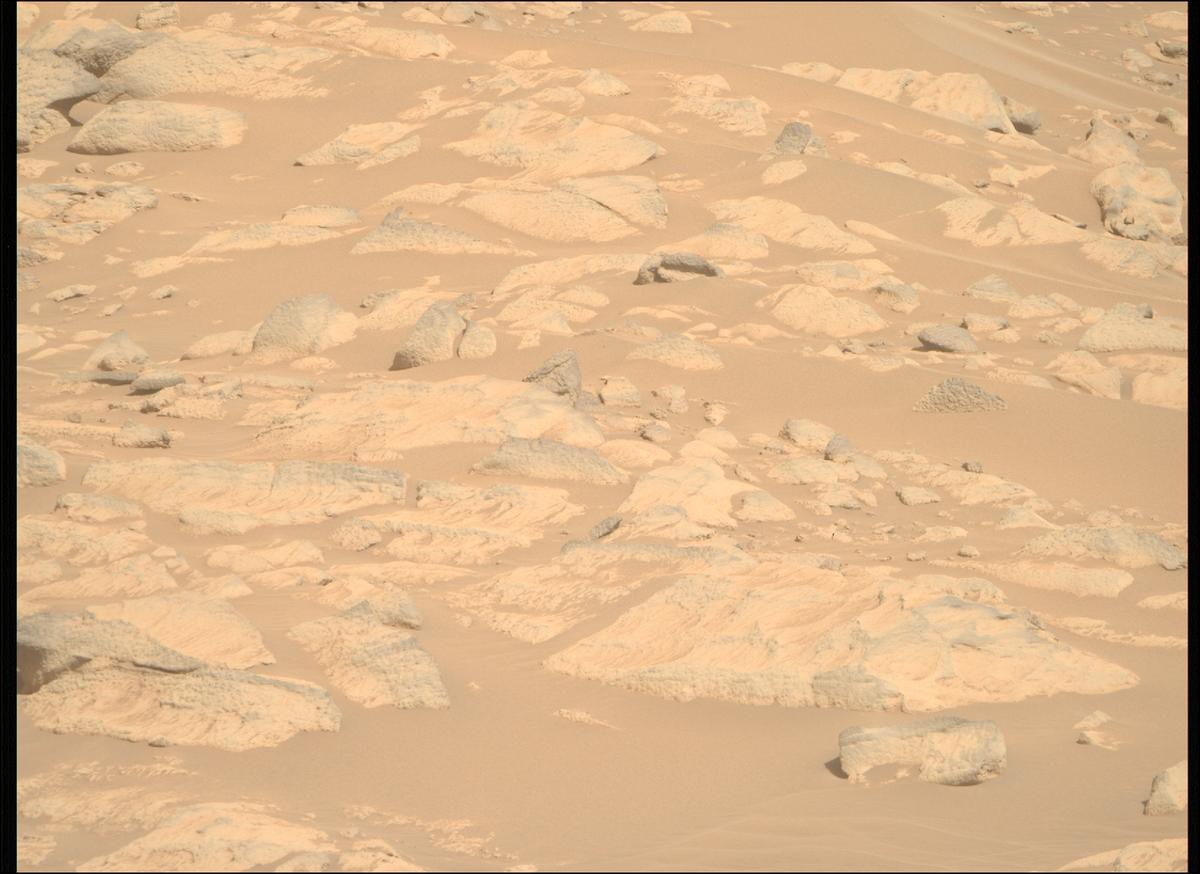 This image was taken by MCZ_RIGHT onboard NASA's Mars rover Perseverance on Sol 1058