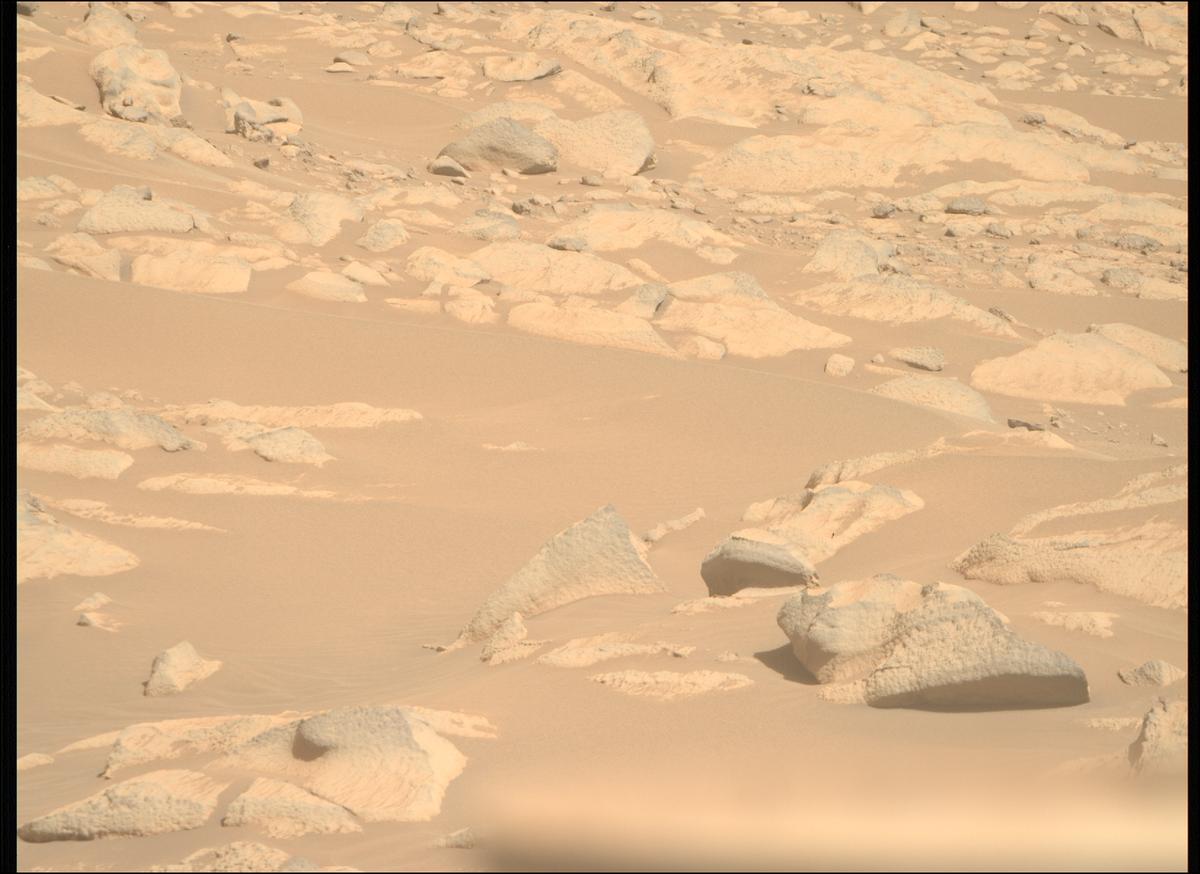 This image was taken by MCZ_RIGHT onboard NASA's Mars rover Perseverance on Sol 1058