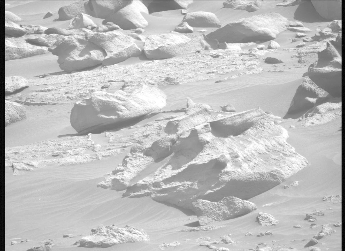 This image was taken by MCZ_LEFT onboard NASA's Mars rover Perseverance on Sol 1059