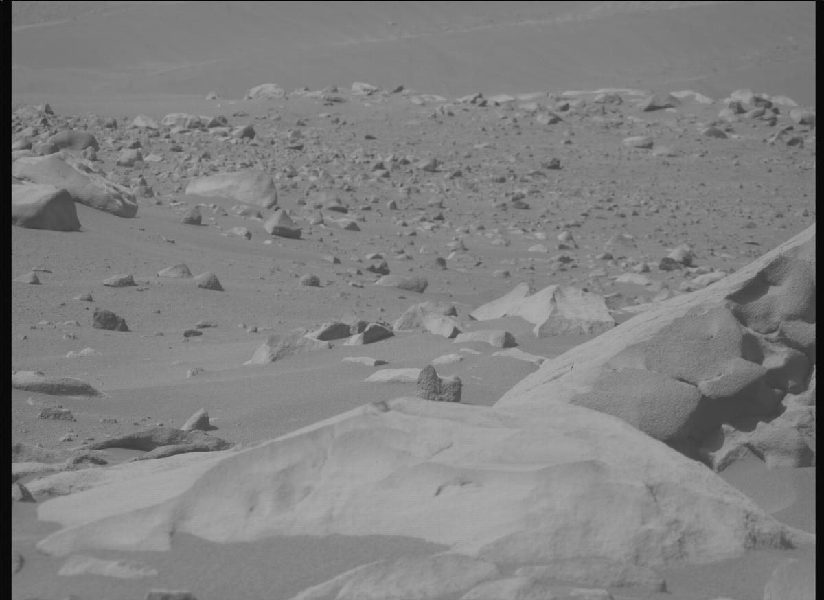 This image was taken by MCZ_RIGHT onboard NASA's Mars rover Perseverance on Sol 1063