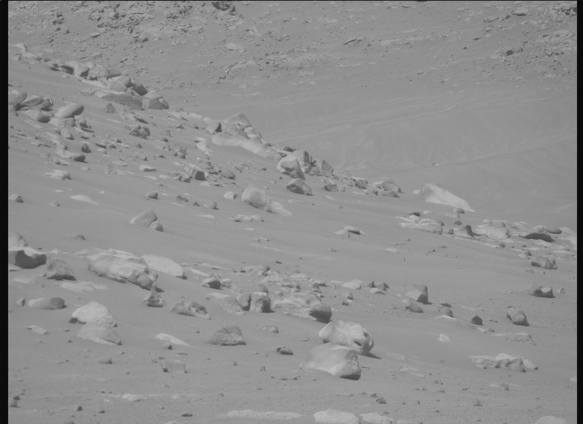 This image was taken by MCZ_RIGHT onboard NASA's Mars rover Perseverance on Sol 1064