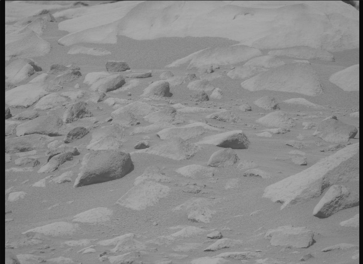 This image was taken by MCZ_RIGHT onboard NASA's Mars rover Perseverance on Sol 1064