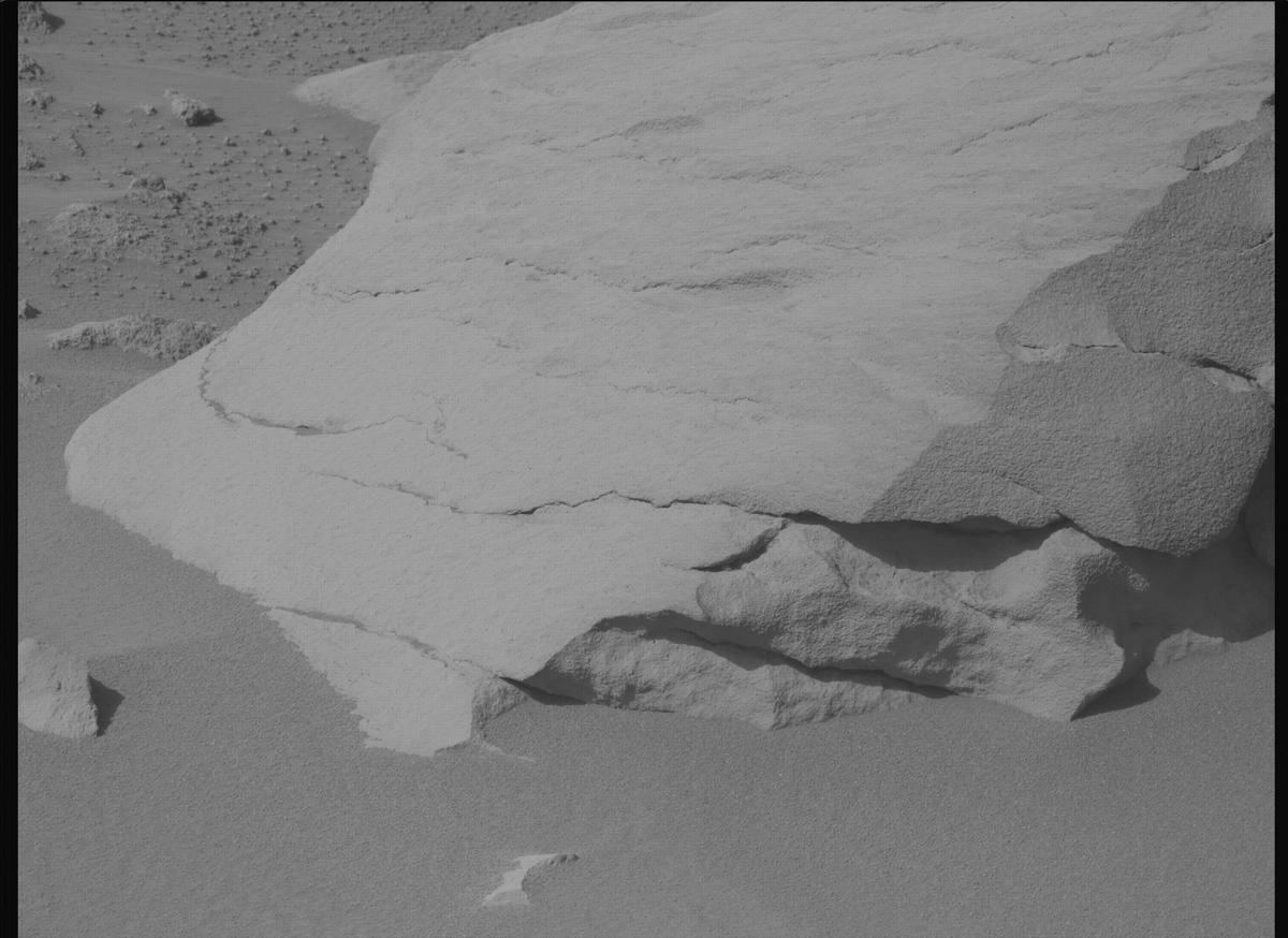 This image was taken by MCZ_RIGHT onboard NASA's Mars rover Perseverance on Sol 1066