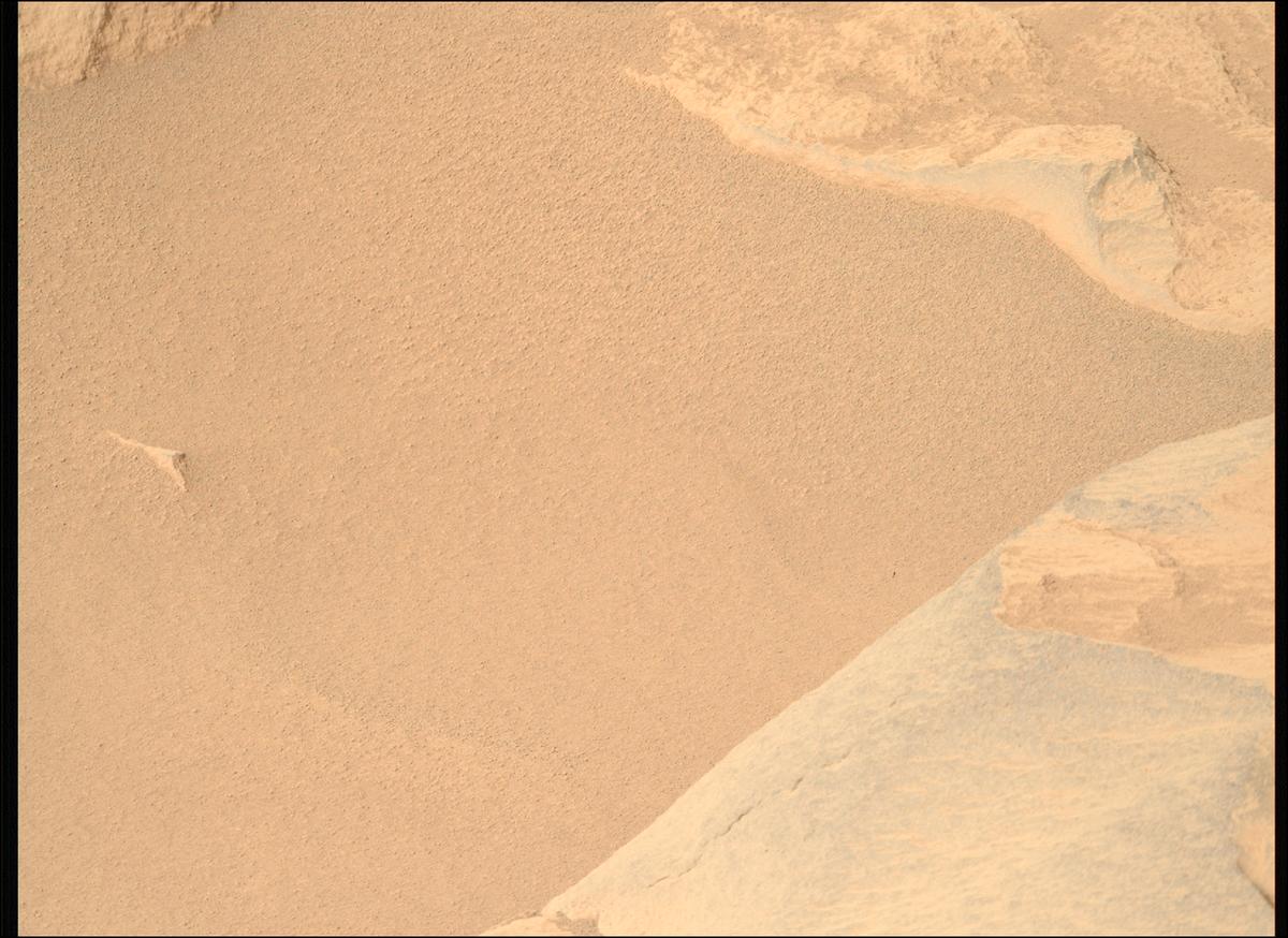 This image was taken by MCZ_RIGHT onboard NASA's Mars rover Perseverance on Sol 1066