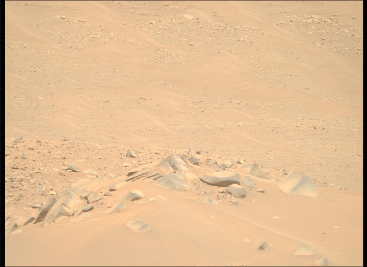 This image was taken by MCZ_RIGHT onboard NASA's Mars rover Perseverance on Sol 1068