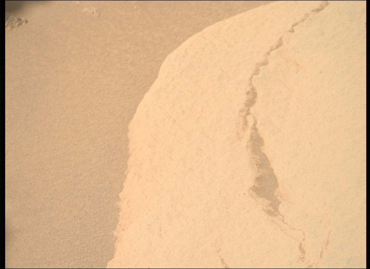 This image was taken by MCZ_RIGHT onboard NASA's Mars rover Perseverance on Sol 1069