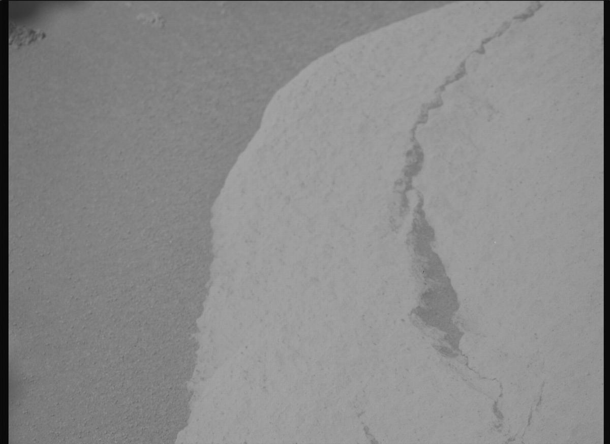 This image was taken by MCZ_RIGHT onboard NASA's Mars rover Perseverance on Sol 1069