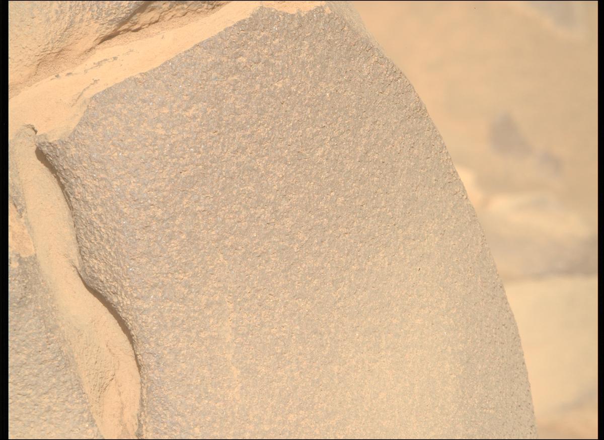 This image was taken by MCZ_RIGHT onboard NASA's Mars rover Perseverance on Sol 1069