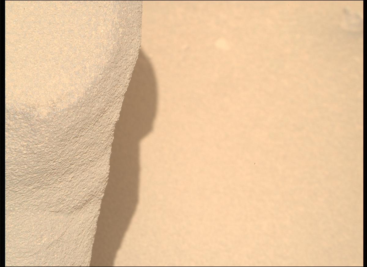 This image was taken by MCZ_RIGHT onboard NASA's Mars rover Perseverance on Sol 1069