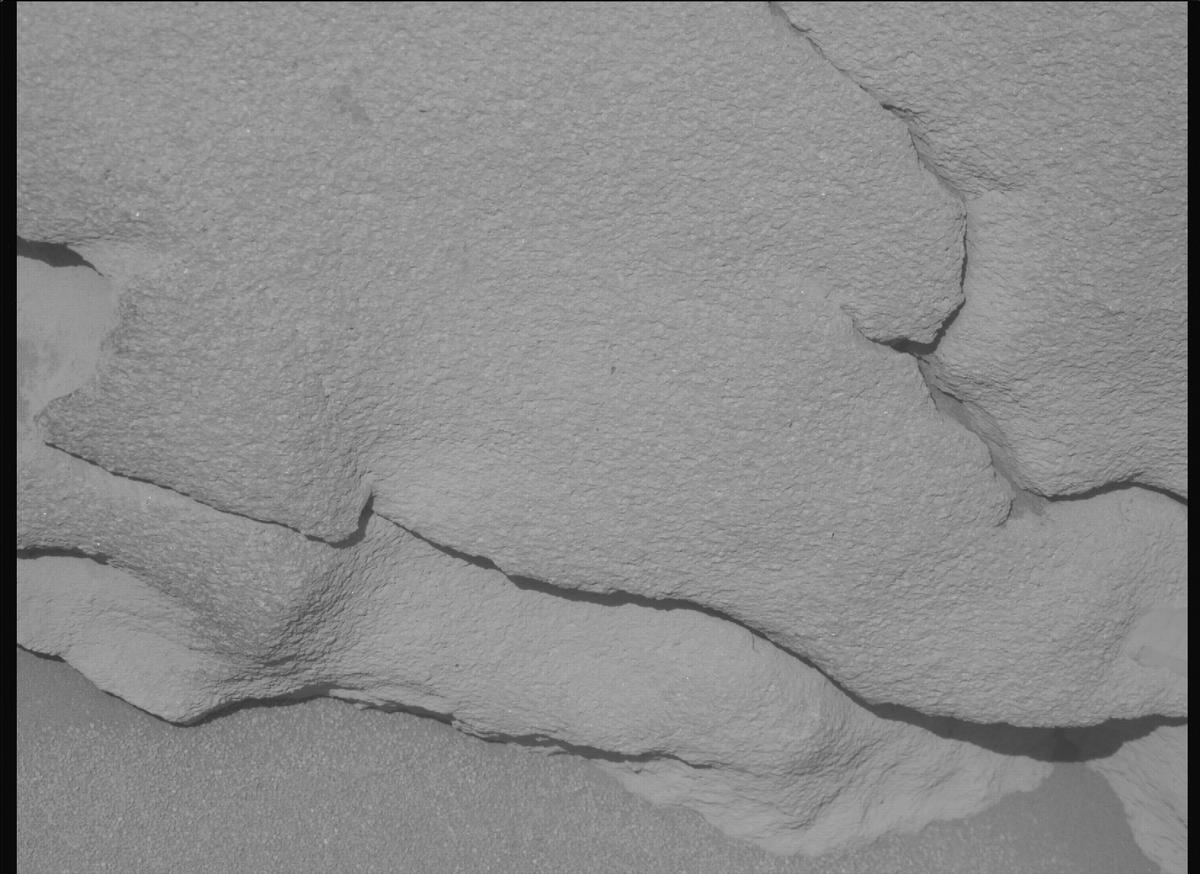 This image was taken by MCZ_RIGHT onboard NASA's Mars rover Perseverance on Sol 1069