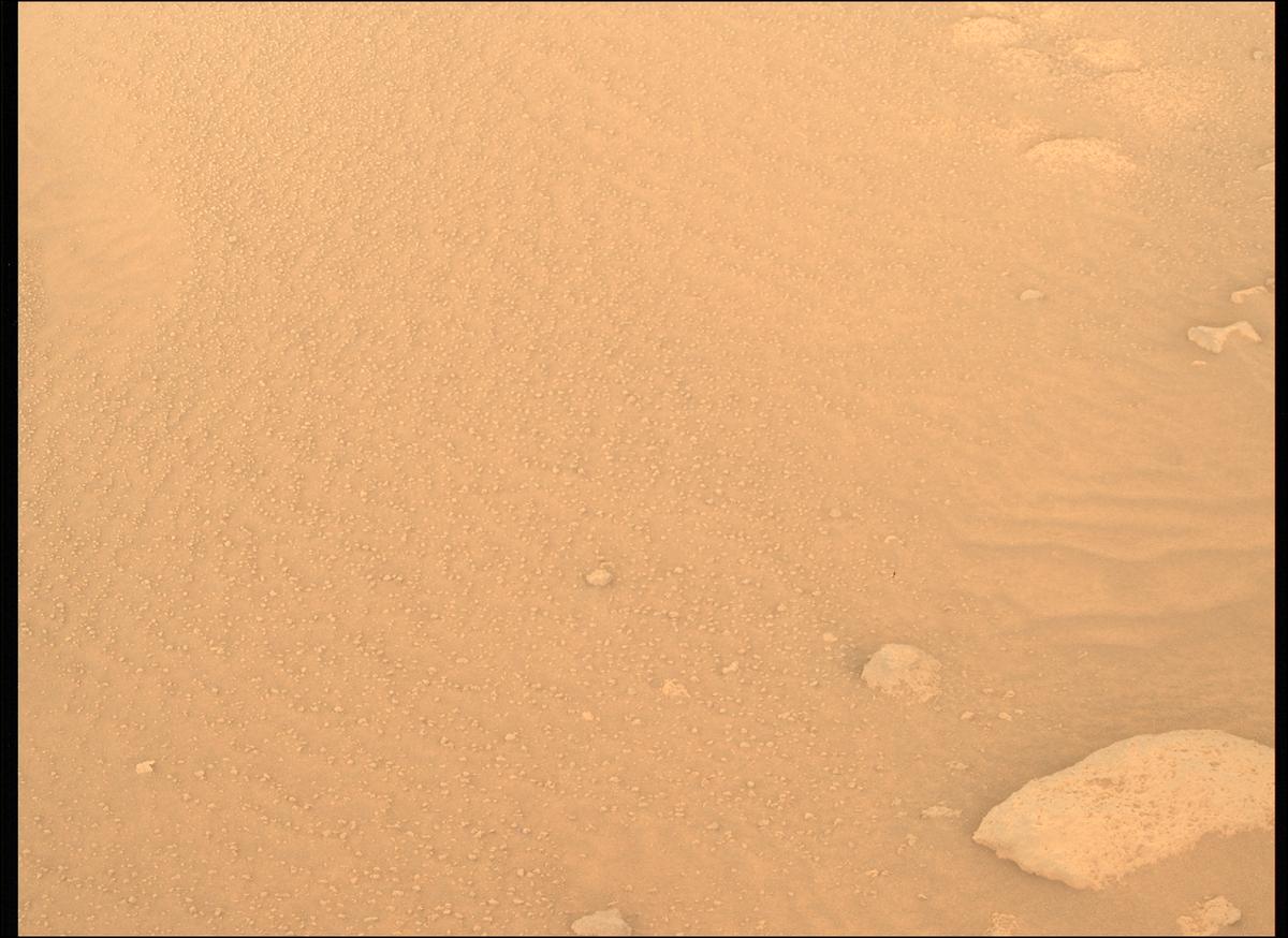 This image was taken by MCZ_RIGHT onboard NASA's Mars rover Perseverance on Sol 1073