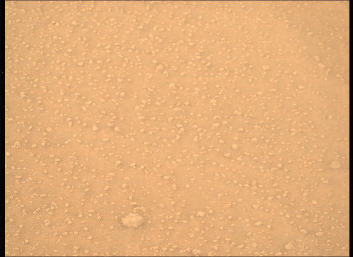 This image was taken by MCZ_RIGHT onboard NASA's Mars rover Perseverance on Sol 1073