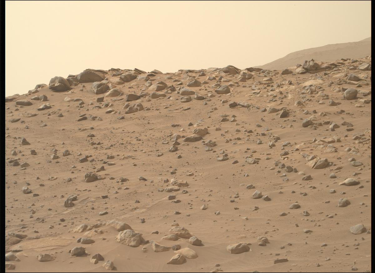 This image was taken by MCZ_RIGHT onboard NASA's Mars rover Perseverance on Sol 1074