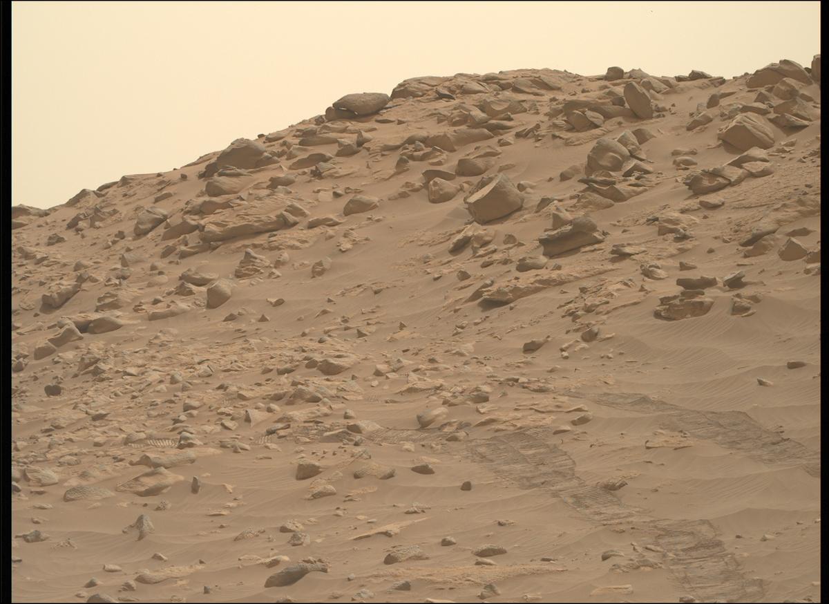 This image was taken by MCZ_RIGHT onboard NASA's Mars rover Perseverance on Sol 1074