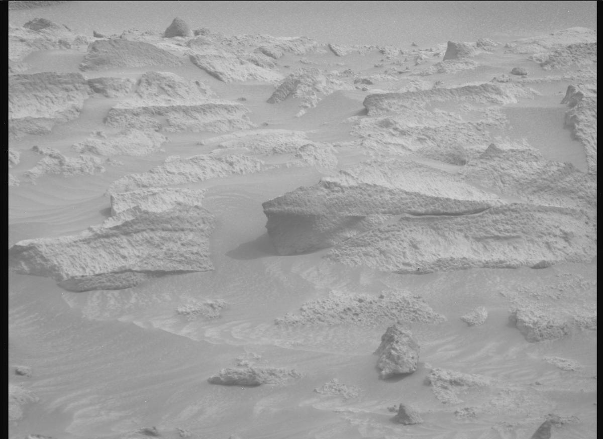 This image was taken by MCZ_RIGHT onboard NASA's Mars rover Perseverance on Sol 1084