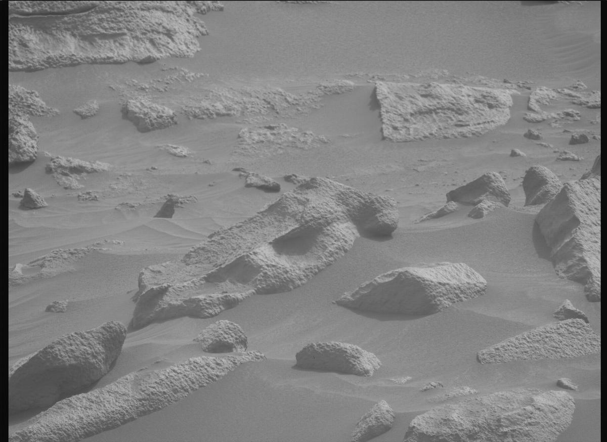 This image was taken by MCZ_LEFT onboard NASA's Mars rover Perseverance on Sol 1085