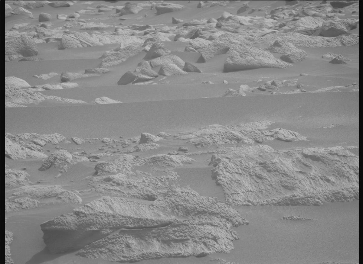 This image was taken by MCZ_RIGHT onboard NASA's Mars rover Perseverance on Sol 1085