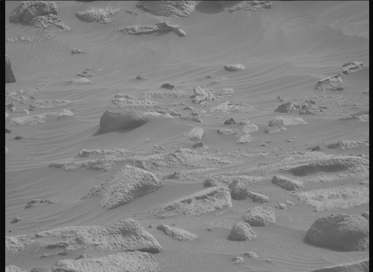 This image was taken by MCZ_RIGHT onboard NASA's Mars rover Perseverance on Sol 1085