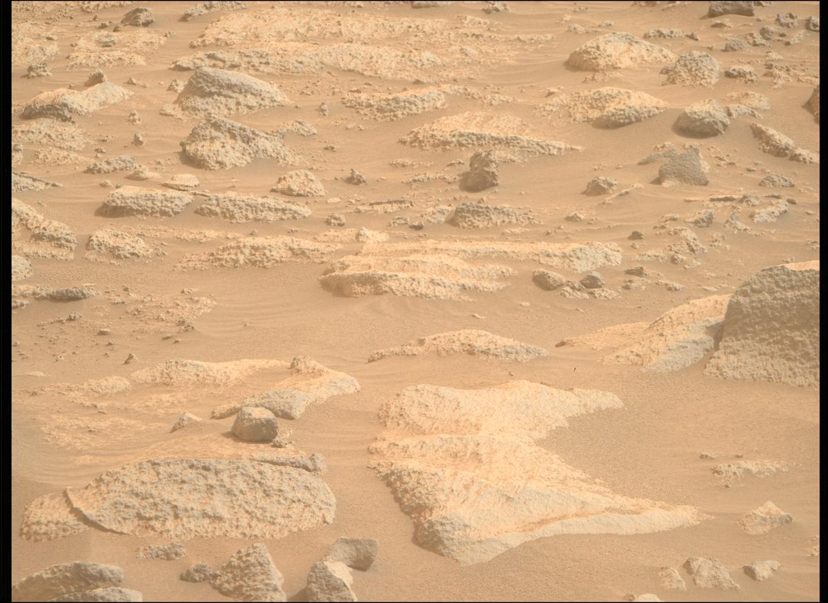 This image was taken by MCZ_RIGHT onboard NASA's Mars rover Perseverance on Sol 1085
