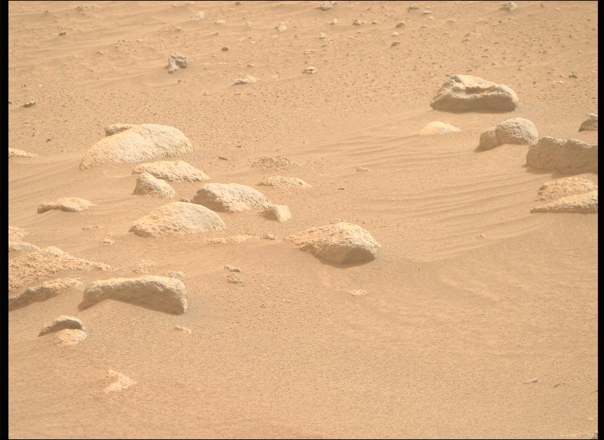 This image was taken by MCZ_RIGHT onboard NASA's Mars rover Perseverance on Sol 1085