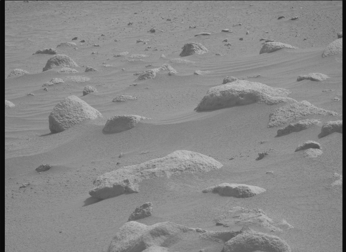 This image was taken by MCZ_RIGHT onboard NASA's Mars rover Perseverance on Sol 1085