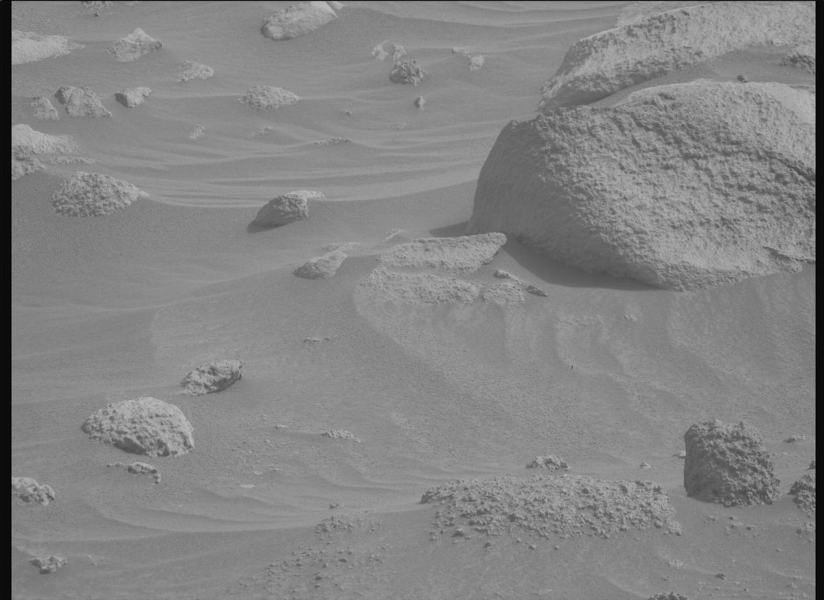 This image was taken by MCZ_RIGHT onboard NASA's Mars rover Perseverance on Sol 1085