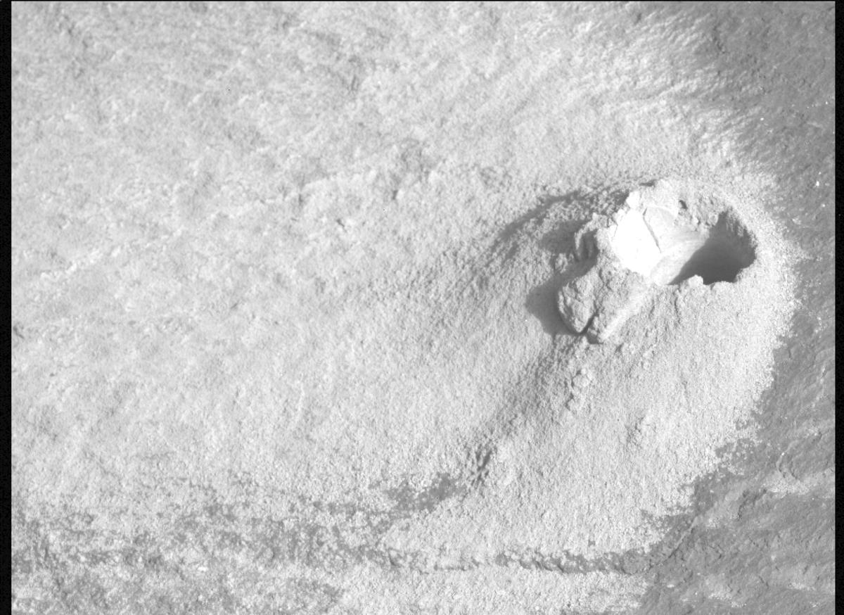 This image was taken by MCZ_LEFT onboard NASA's Mars rover Perseverance on Sol 1092