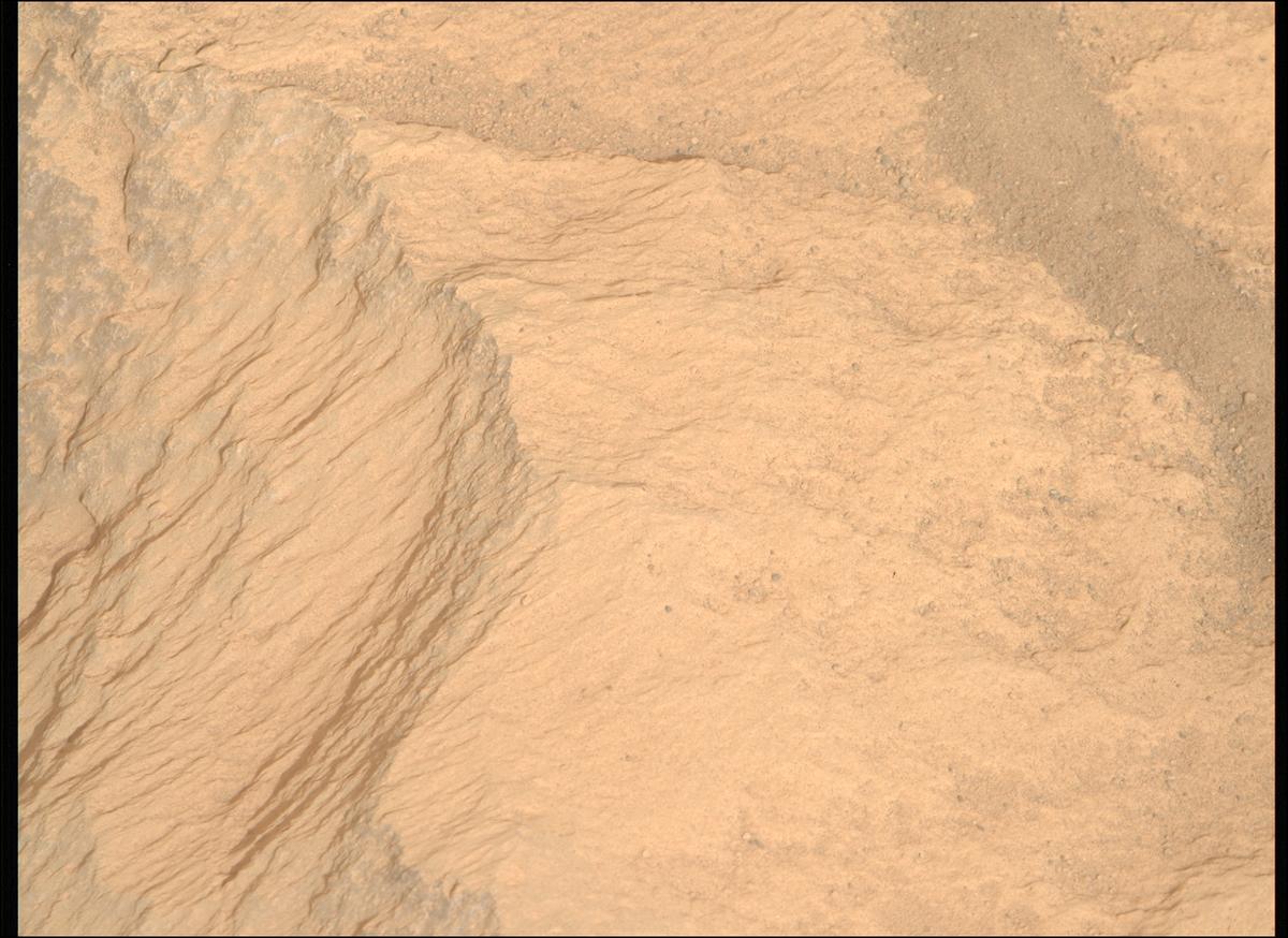 This image was taken by MCZ_RIGHT onboard NASA's Mars rover Perseverance on Sol 1092