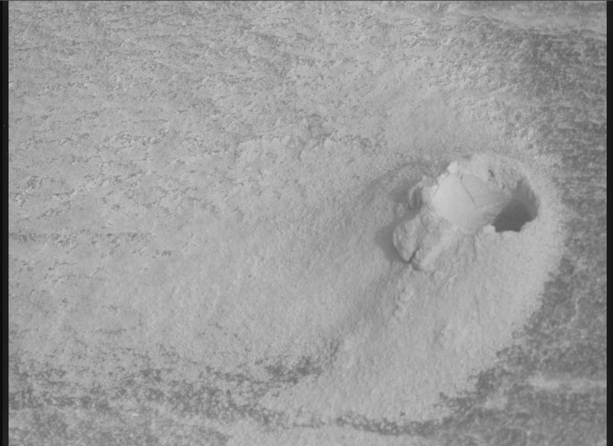 This image was taken by MCZ_RIGHT onboard NASA's Mars rover Perseverance on Sol 1092