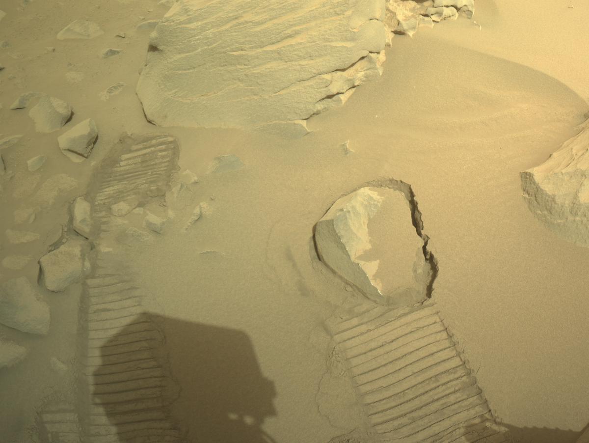 This image was taken by NAVCAM_LEFT onboard NASA's Mars rover Perseverance on Sol 1093