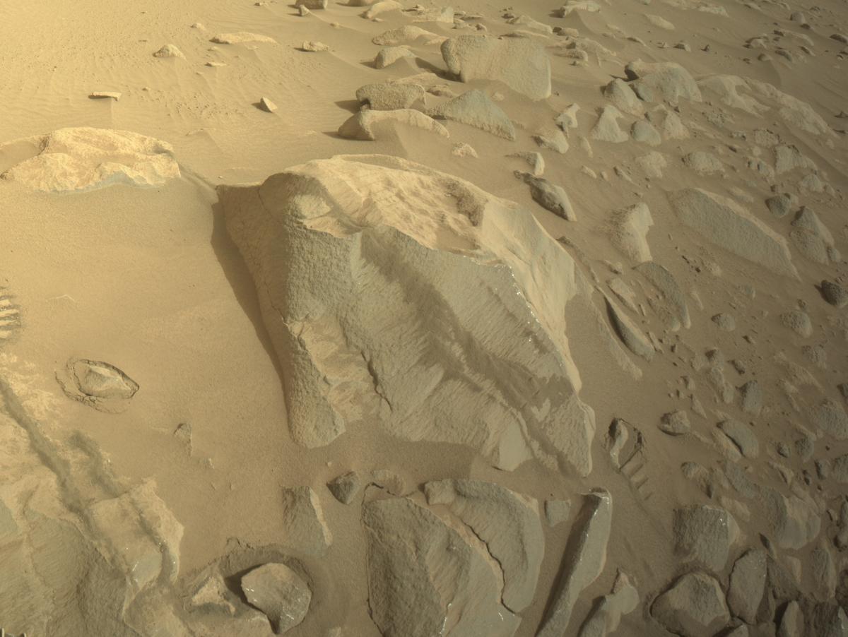 This image was taken by NAVCAM_RIGHT onboard NASA's Mars rover Perseverance on Sol 1093