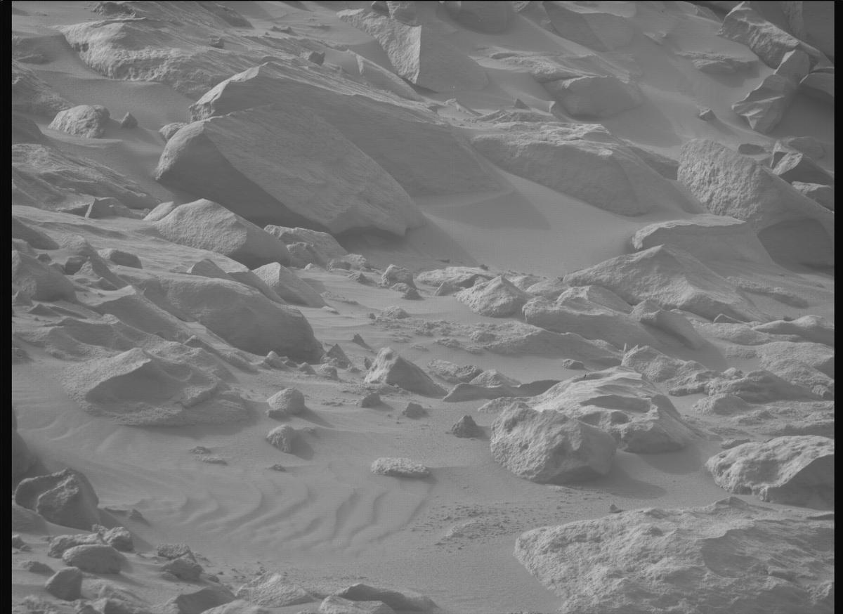 This image was taken by MCZ_RIGHT onboard NASA's Mars rover Perseverance on Sol 1100