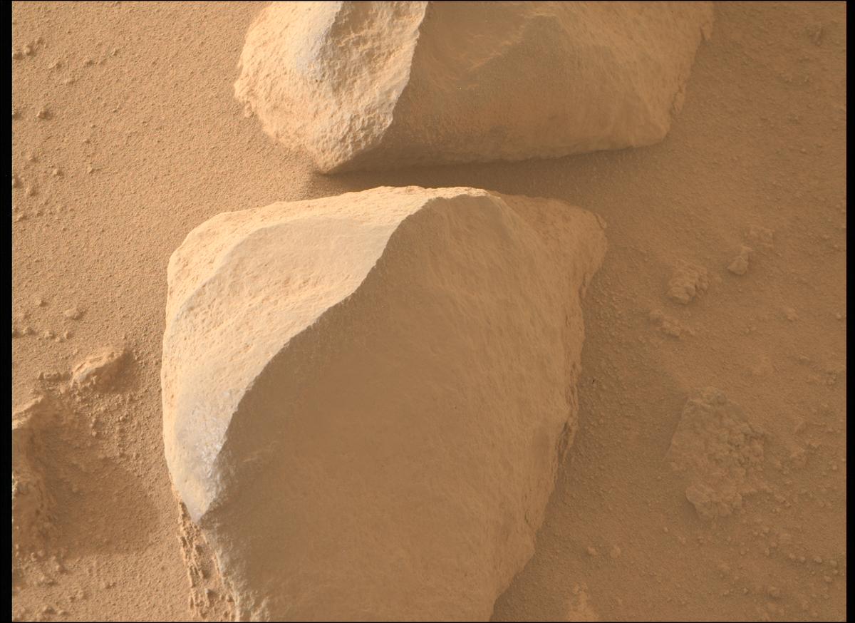 This image was taken by MCZ_RIGHT onboard NASA's Mars rover Perseverance on Sol 1100