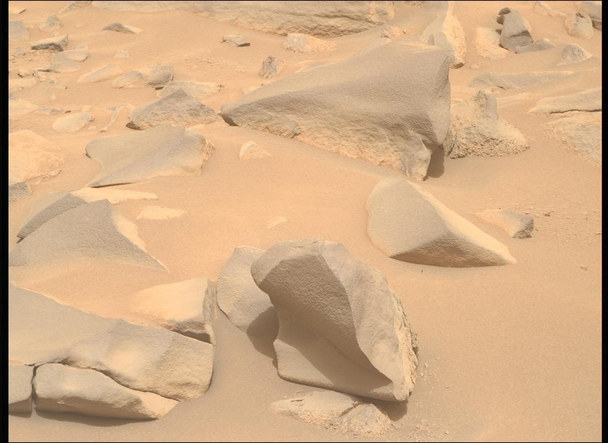 This image was taken by MCZ_RIGHT onboard NASA's Mars rover Perseverance on Sol 1102