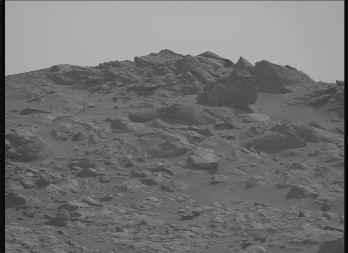 This image was taken by MCZ_RIGHT onboard NASA's Mars rover Perseverance on Sol 1102