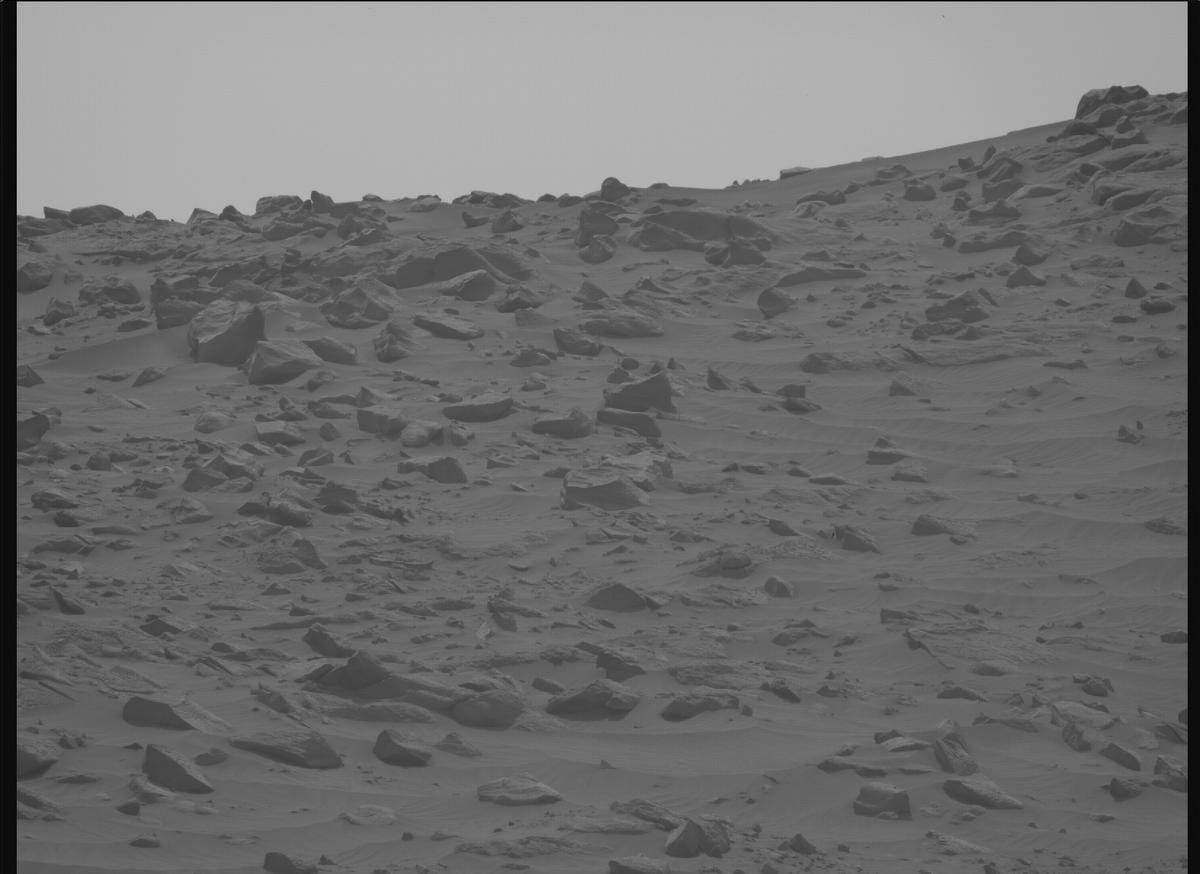 This image was taken by MCZ_RIGHT onboard NASA's Mars rover Perseverance on Sol 1102