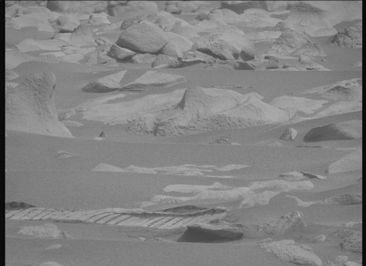 This image was taken by MCZ_RIGHT onboard NASA's Mars rover Perseverance on Sol 1102