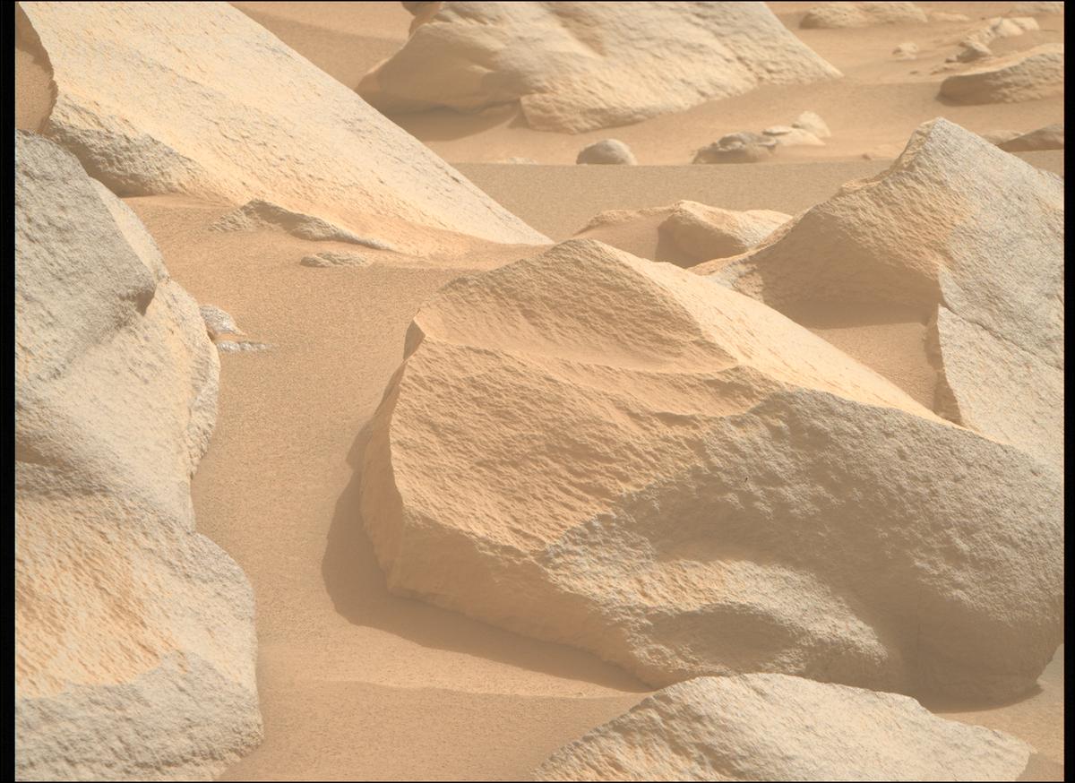 This image was taken by MCZ_RIGHT onboard NASA's Mars rover Perseverance on Sol 1102