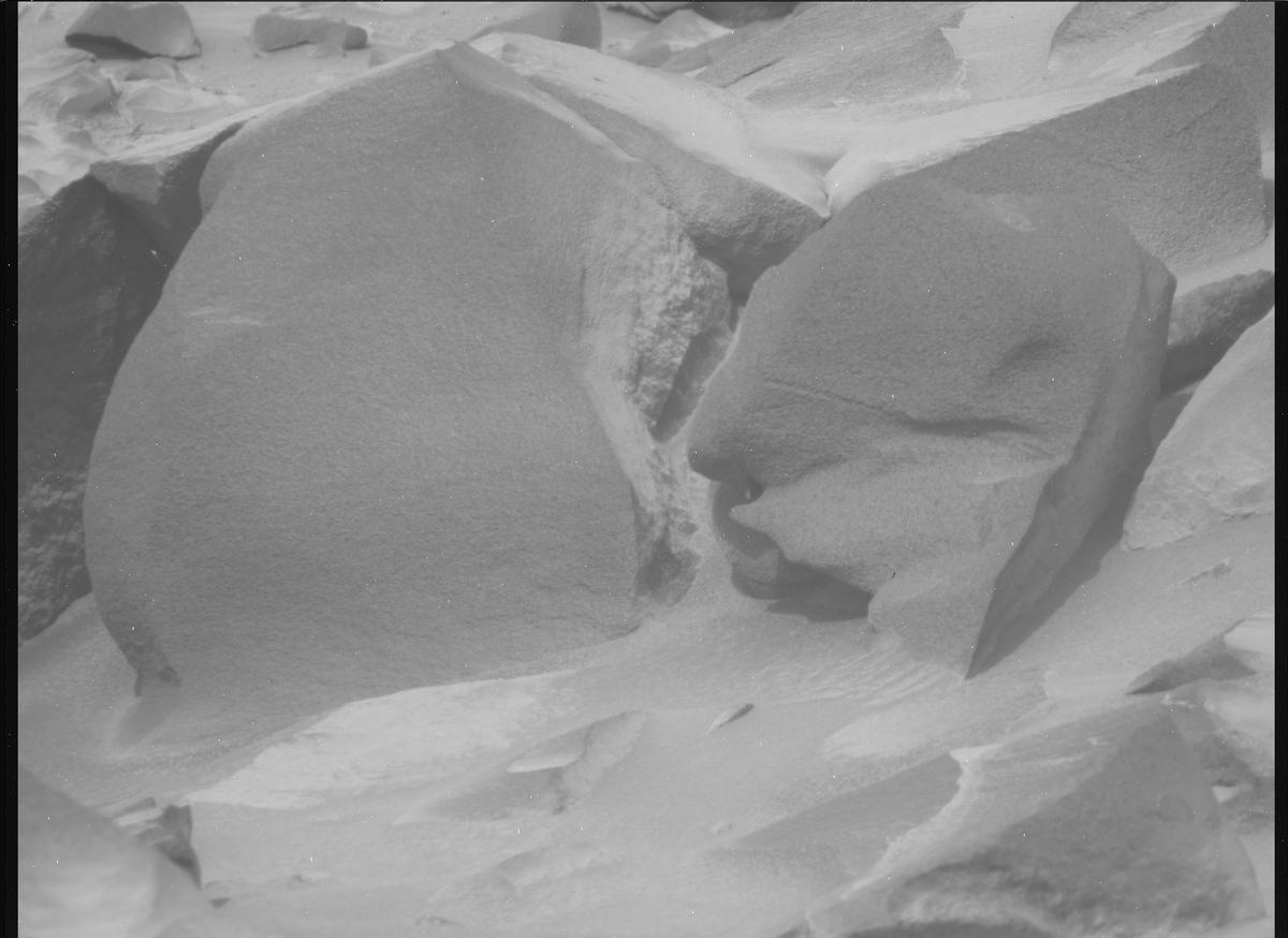 This image was taken by MCZ_RIGHT onboard NASA's Mars rover Perseverance on Sol 1105