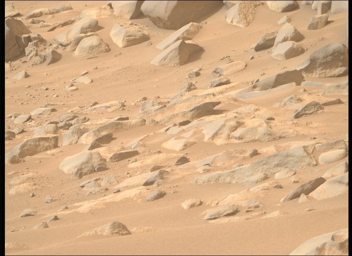 This image was taken by MCZ_RIGHT onboard NASA's Mars rover Perseverance on Sol 1112