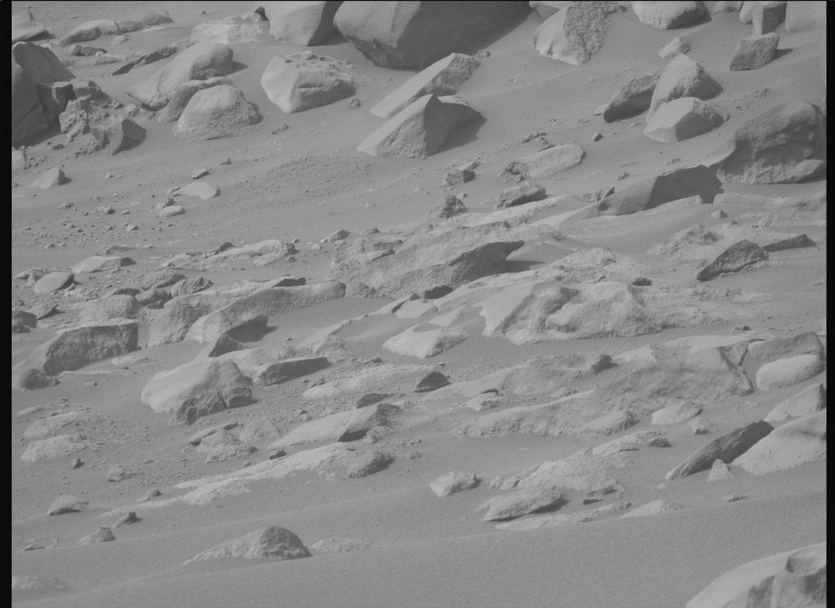 This image was taken by MCZ_RIGHT onboard NASA's Mars rover Perseverance on Sol 1112