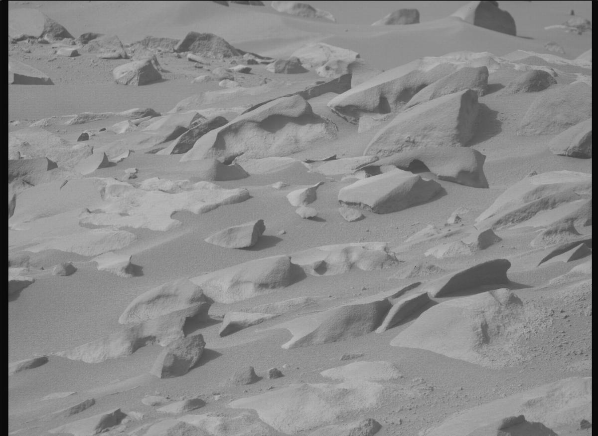 This image was taken by MCZ_RIGHT onboard NASA's Mars rover Perseverance on Sol 1112