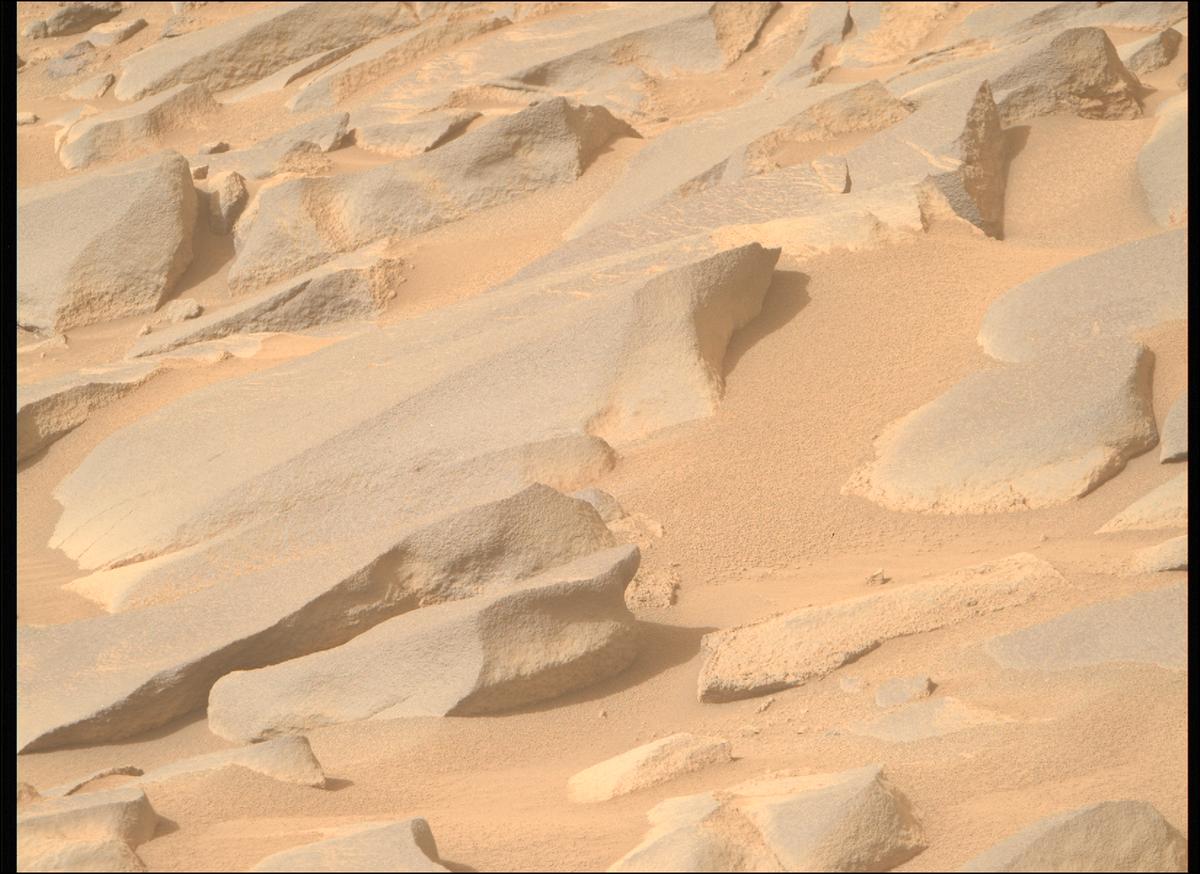 This image was taken by MCZ_RIGHT onboard NASA's Mars rover Perseverance on Sol 1112
