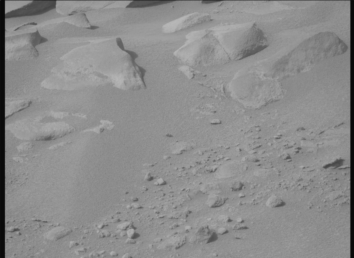 This image was taken by MCZ_RIGHT onboard NASA's Mars rover Perseverance on Sol 1112