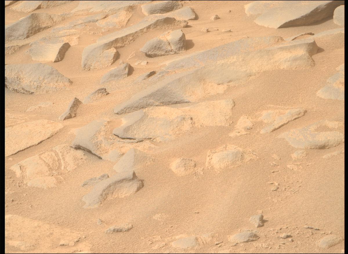 This image was taken by MCZ_RIGHT onboard NASA's Mars rover Perseverance on Sol 1112