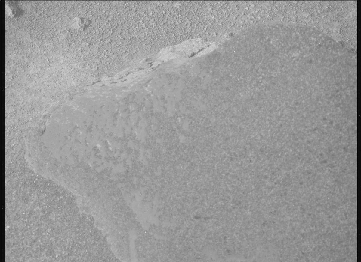 This image was taken by MCZ_RIGHT onboard NASA's Mars rover Perseverance on Sol 1112