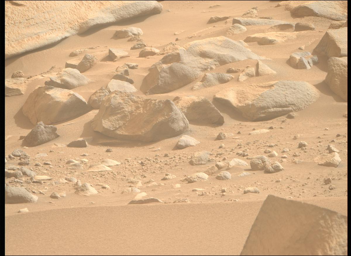 This image was taken by MCZ_RIGHT onboard NASA's Mars rover Perseverance on Sol 1115