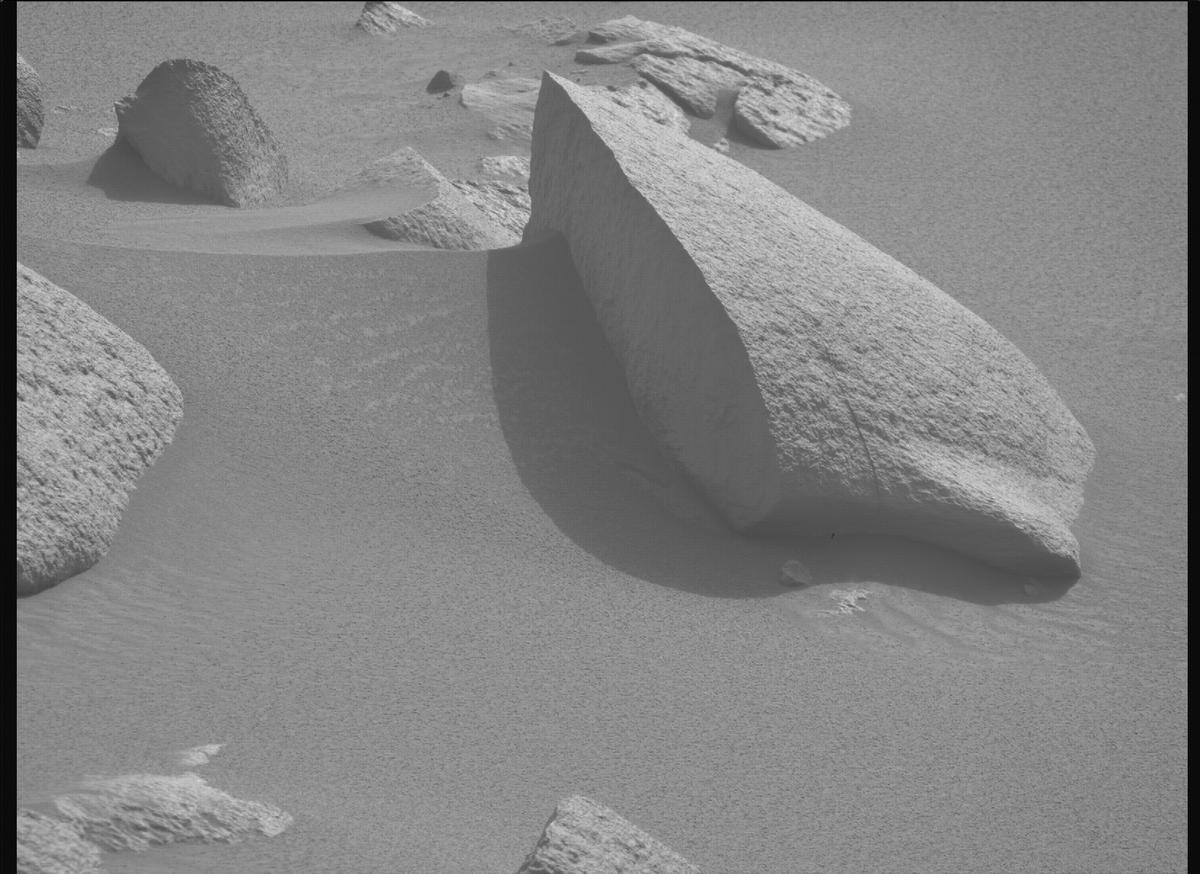 This image was taken by MCZ_RIGHT onboard NASA's Mars rover Perseverance on Sol 1115