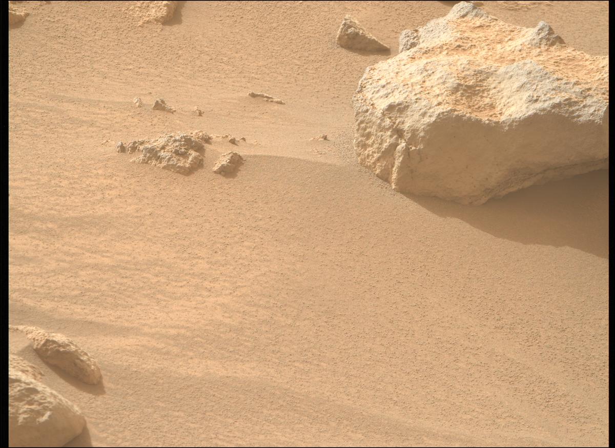 This image was taken by MCZ_RIGHT onboard NASA's Mars rover Perseverance on Sol 1116